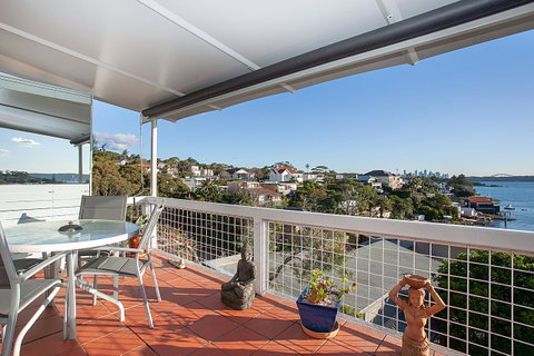 Art Deco Apartment With Breathtaking Water Views - New South Wales Tourism  12