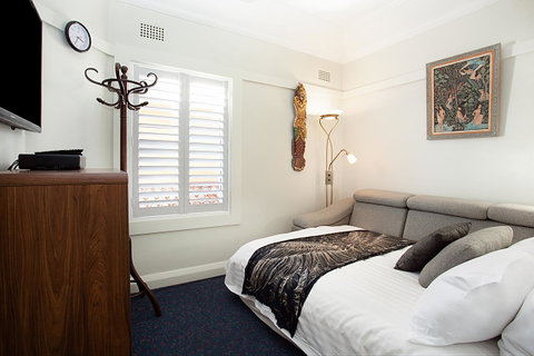 Art Deco Apartment With Breathtaking Water Views - New South Wales Tourism  9