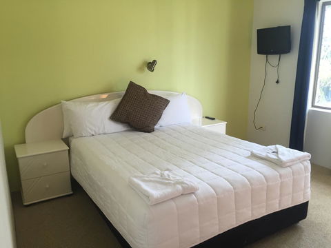 Golden Sands Motor Inn - New South Wales Tourism  2