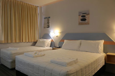 Golden Sands Motor Inn - New South Wales Tourism  12