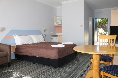 Golden Sands Motor Inn - New South Wales Tourism  24