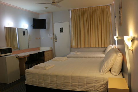 Golden Sands Motor Inn - New South Wales Tourism  25
