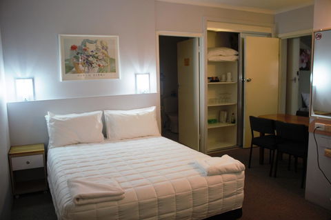 Golden Sands Motor Inn - New South Wales Tourism  1
