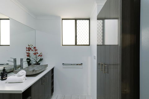CitySide Apartment - 2 Bedroom With Private Courtyard - New South Wales Tourism  21