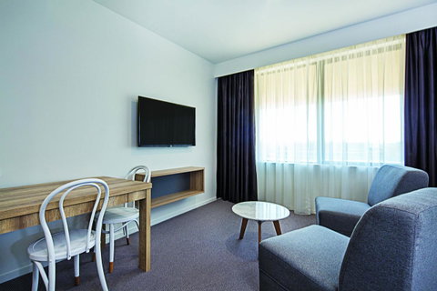 Mantra MacArthur Hotel - New South Wales Tourism  14