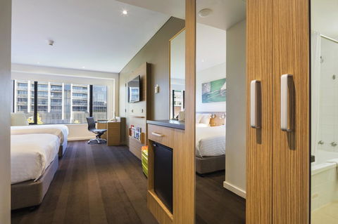 Crowne Plaza Canberra, An IHG Hotel - New South Wales Tourism  23