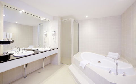 Crowne Plaza Canberra, An IHG Hotel - New South Wales Tourism  20