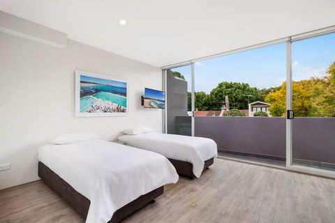 Bondi Beach Studio King Suite + Balcony - New South Wales Tourism  1