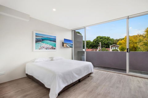 Bondi Beach Studio King Suite + Balcony - New South Wales Tourism  0