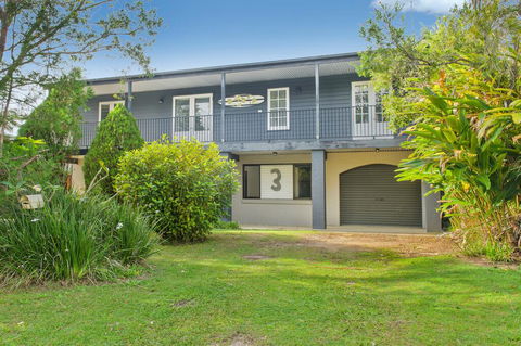 BONNY BEACH HOUSE - Holiday Accomodation With Pool - New South Wales Tourism  0