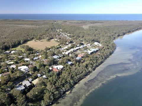 Booti Booti Chateau Lakeside - New South Wales Tourism  1