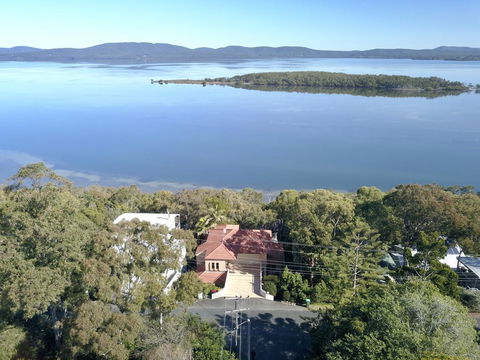 Booti Booti Chateau Lakeside - New South Wales Tourism  0