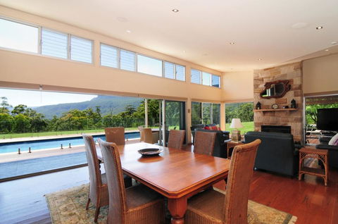 Bottlebrush Lodge - Great Views And A Pool! - New South Wales Tourism  2