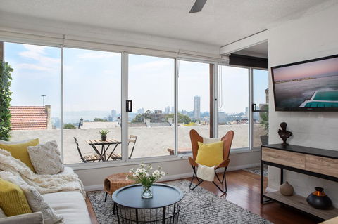 Boutique Apartment With Fantastic Harbour Views - New South Wales Tourism  3