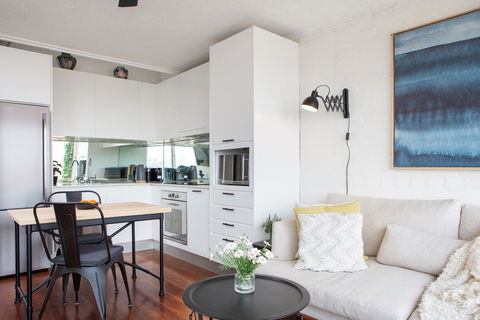 Boutique Apartment With Fantastic Harbour Views - New South Wales Tourism  1
