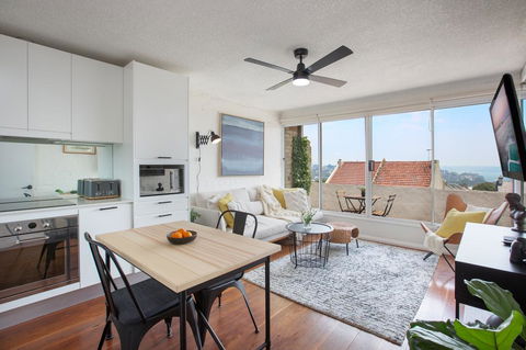 Boutique Apartment With Fantastic Harbour Views - New South Wales Tourism  0