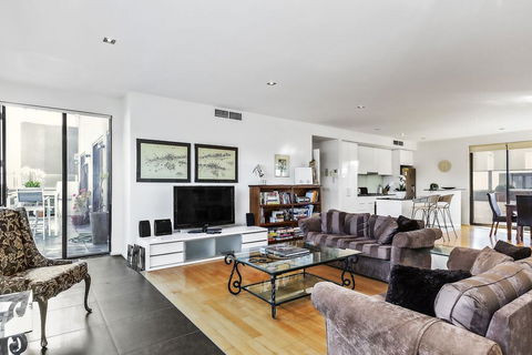 BOUTIQUE STAYS - Catani Gardens - New South Wales Tourism  1