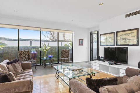 BOUTIQUE STAYS - Catani Gardens - New South Wales Tourism  2