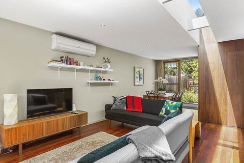 BOUTIQUE STAYS - Curran Terrace - New South Wales Tourism  1