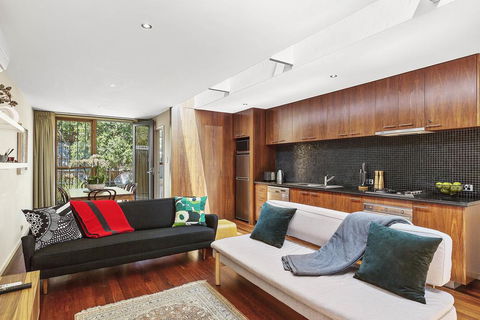 BOUTIQUE STAYS - Curran Terrace - New South Wales Tourism  0