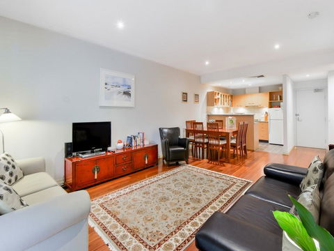 Boutique Stays - River Boulevard, Richmond Apartment - New South Wales Tourism  3