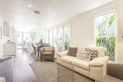 Boutique Stays - South Yarra Lane - New South Wales Tourism  0