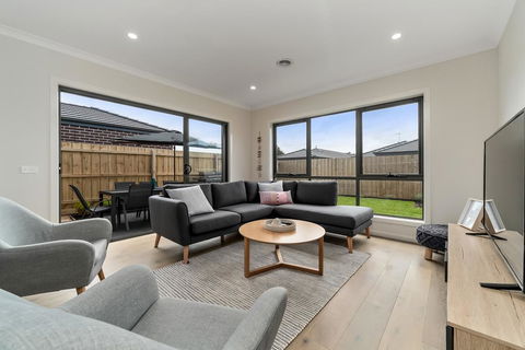 Brand New And Beautiful - Rosebud Holiday Home - New South Wales Tourism  3