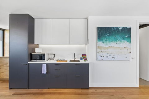 Brand New Beachside Studio Apartment - New South Wales Tourism  3