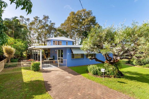 Bribie Beach House, Waterfront Directly Across The Road - Solander Esp, Banksia Beach - New South Wales Tourism  0