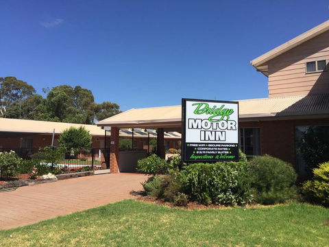 Bridge Motor Inn Tocumwal - New South Wales Tourism  0