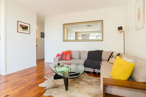 Bright And Spacious Apartment Near Bronte Beach - New South Wales Tourism  1
