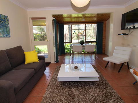 Bright Highland Valley Cottages - New South Wales Tourism  0