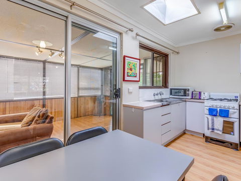 Bright, Neat & Convenient House - New South Wales Tourism  1