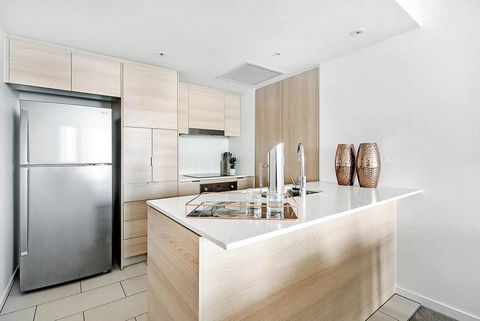 Broadbeach 2 Bedroom FREE WIFI, Netflix & Parking - New South Wales Tourism  3