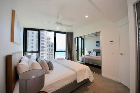 Broadbeach New Luxury Vue #17 Beach Views - New South Wales Tourism  2