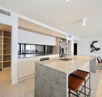Broadbeach New Luxury Vue 17 Beach Views - New South Wales Tourism 