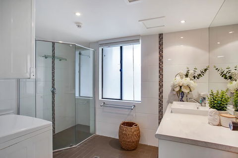 Broadbeach Pacific Resort - New South Wales Tourism  1