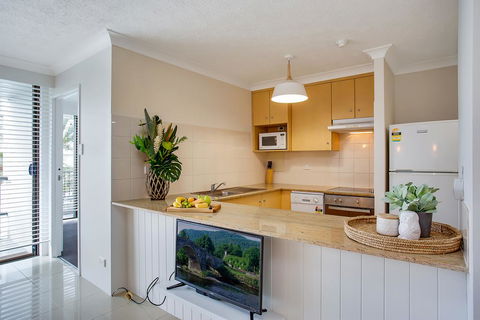Broadbeach Pacific Resort - New South Wales Tourism  2