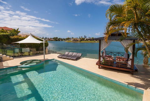 Broadbeach Waterfront Holiday House - New South Wales Tourism  2
