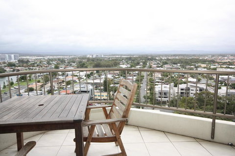 Broadwater Shores Waterfront Apartments - New South Wales Tourism  0