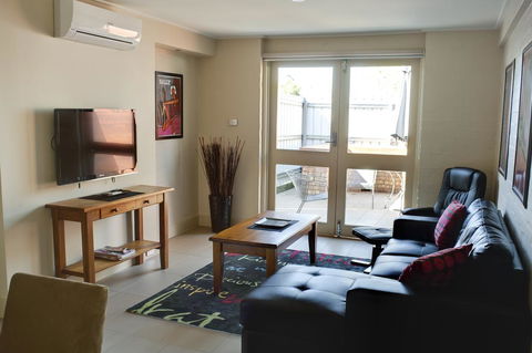 Brougham Arms Hotel - New South Wales Tourism  2