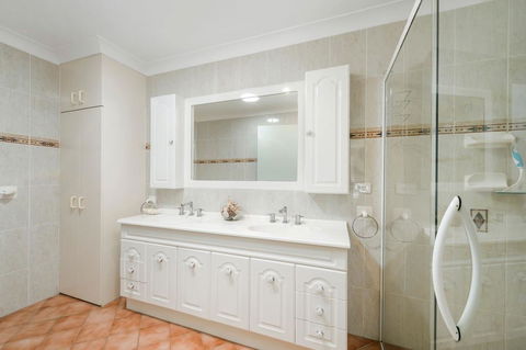 Burkeys, 5 Main Street - New South Wales Tourism  1