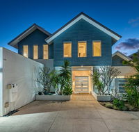Burns Beach Bed and Shower - New South Wales Tourism 