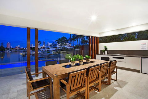 C'est La Vie - New South Wales Tourism  2