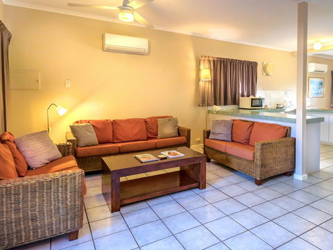 Cable Beachside Villas - New South Wales Tourism  2