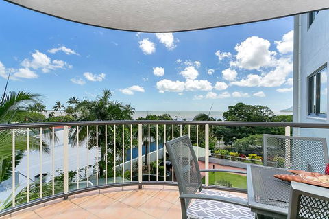 Cairns Esplanade Apartment - New South Wales Tourism  3