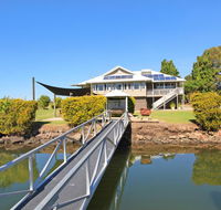 Campbell 7 - Large Queenslander on Maroochy River - New South Wales Tourism 