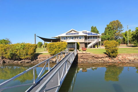Campbell 7 - Large Queenslander On Maroochy River - New South Wales Tourism  0