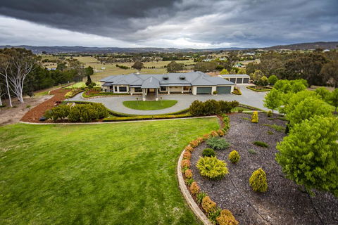 Canberra Luxury Estate - New South Wales Tourism  2