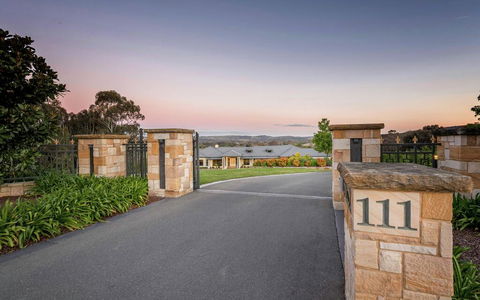 Canberra Luxury Estate - New South Wales Tourism  1